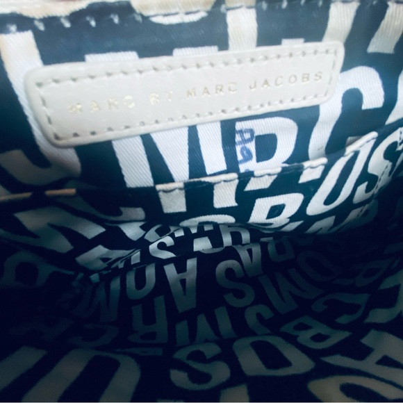 Marc By Marc Jacobs Crossbody Cream Leather Purse Pockets Turnlock Brass - Picture 14 of 15